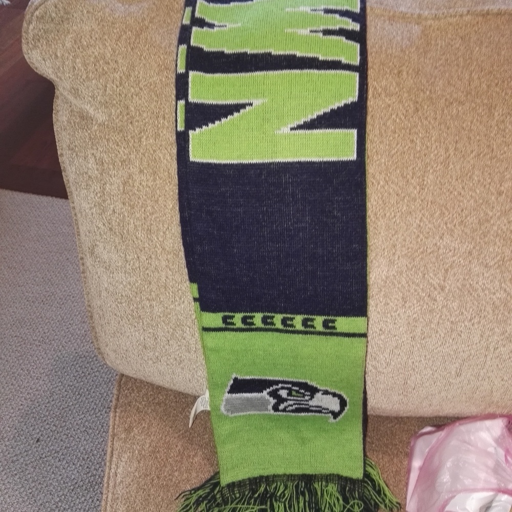 Seahawks shawl and fuzzy hair - go troll 12th man